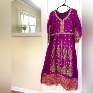 Indian/Pakistani Gorgeous Kurta, Pants and Dupatta set in bright magenta color.